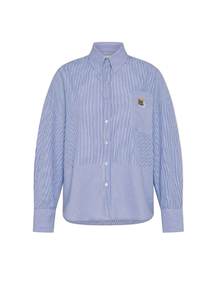 Chemise Clare Azzurro Momoni en coton rayé bleu et blanc, coupe ajustée, broderie héraldique sur poche.