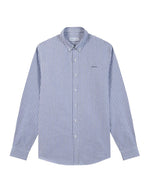 Chemise ajustée pour homme en coton Oxford à fines rayures bleu marine et blanches, modèle Malesherbes de la marque Maison Labiche. Présente un col boutonné, des boutons gravés et la mention 'Grand Cru' brodée en lettres fines sur la poitrine.