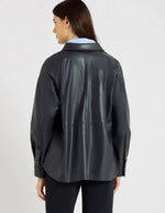 Dos de la Chemise structurée pour femme en matière alternative gris graphite, modèle Ada de la marque Hana San. Présente des découpes milieu corps et manches, un col chemise et des boutons en corozo.