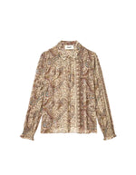 Chemise fluide à manches longues pour femme de couleur bleue à motifs imprimés, modèle Cleo de la marque Ba&sh. Présente une coupe droite ample avec fermeture boutonnée, des smocks élastiques décoratifs aux épaules et aux poignets terminés par un petit volant froncé