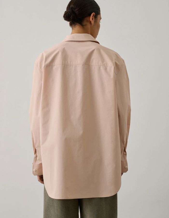 Chemise Itaque Rose Blush en popeline de coton biologique, coupe ample, vue de dos.