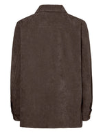 Dos de la Chemise ample pour femme en velours côtelé à manches longues, modèle Effi de la marque Pieces. Tissu corduroy de couleur marron foncé chocolat Hot Fudge, avec des poches de poitrine boutonnées et des poignets élastiqués.