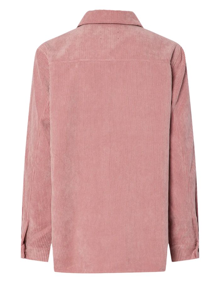 Dos de la Chemise ample pour femme en velours côtelé à manches longues, modèle Effi de la marque Pieces. Tissu corduroy de couleur vieux rose Ash Rose, avec poches de poitrine boutonnées, boutons apparents et poignets élastiqués.