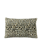 Coussin rectangulaire 40x60 cm en imitation fourrure motif léopard avec dos en velours naturel, modèle déhoussable de la marque OPJET.
