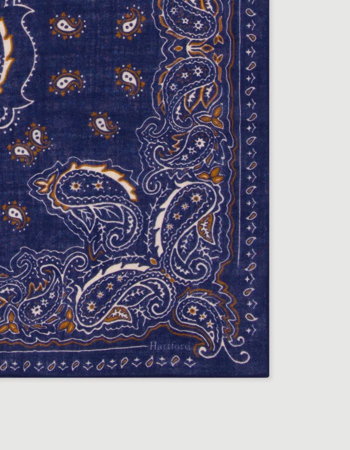 Tissu de l'Écharpe carré bandana pour homme en laine bleu marine avec motif imprimé paisley cachemire, dimensions 75x75 cm, marque Hartford.