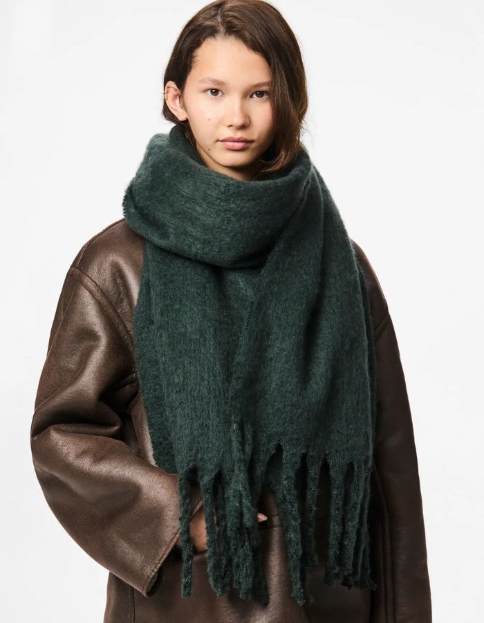 trinity-echarpe-longue-verte-nikita-pieces-3