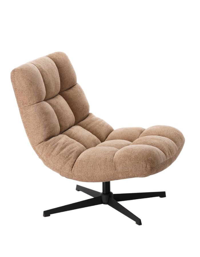 Profil du Fauteuil de salon doux en velours beige avec pieds en métal, assise large de 78 cm et dossier haut de 93 cm, modèle Montclar.