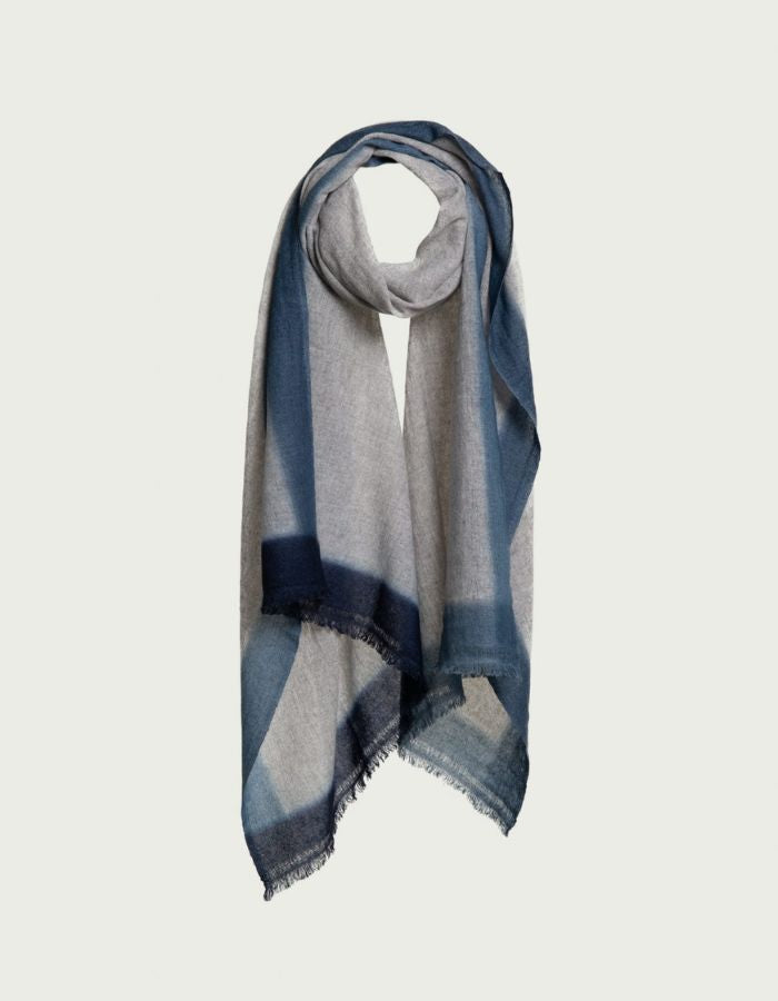 trinity-foulard-cachemire-dip-dye-jeans-mirror-in-the-sky-1