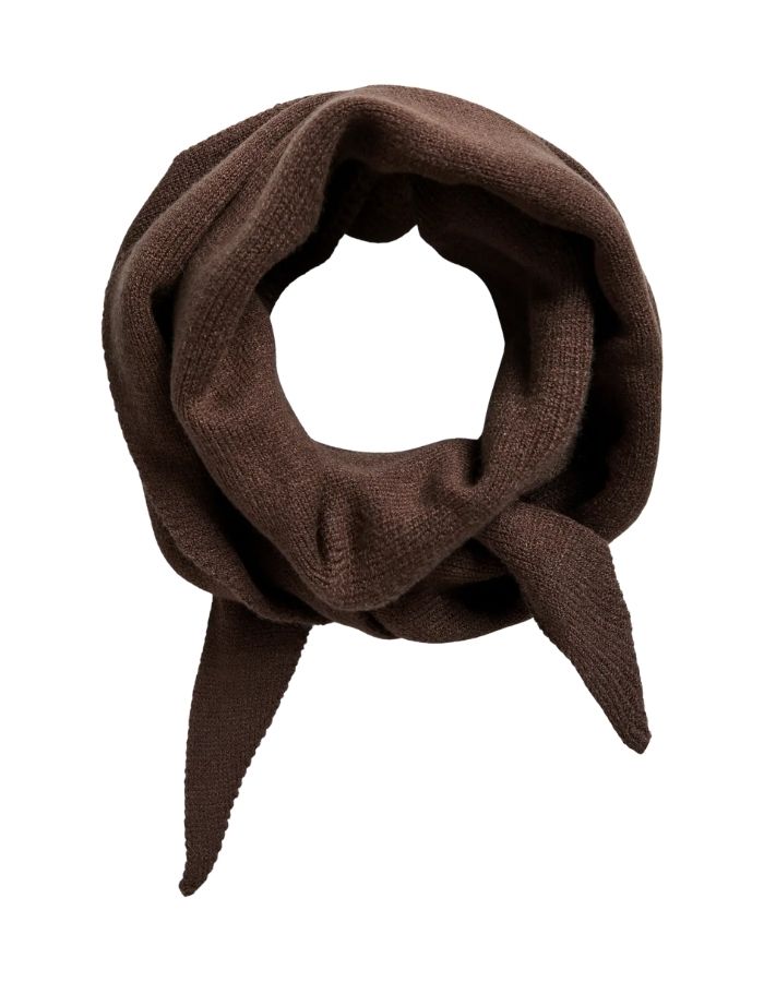 Foulard triangle marron pour femme en viscose écoresponsable et maille douce, modèle Komma Triangle Scarf de la marque PIECES.