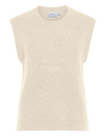 Gilet en maille fine sans manches pour femme de couleur beige clair chiné Sandshell Melange, modèle Lory de la marque Vila. Présente un col rond ajusté, des emmanchures dégagées et une coupe droite à la texture douce et légèrement duveteuse.