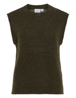 Gilet en maille fine sans manches pour femme de couleur vert forêt foncé chiné Forest Night Melange, modèle Lory de la marque Vila. Présente un col rond ajusté, des emmanchures dégagées et une coupe droite à la texture douce et légèrement duveteuse.