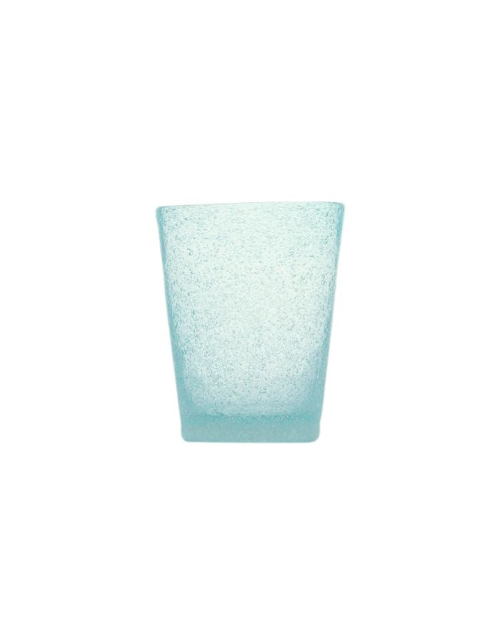 Gobelet en verre soufflé bleu clair avec bulles, forme cylindrique, 10 cm de haut.