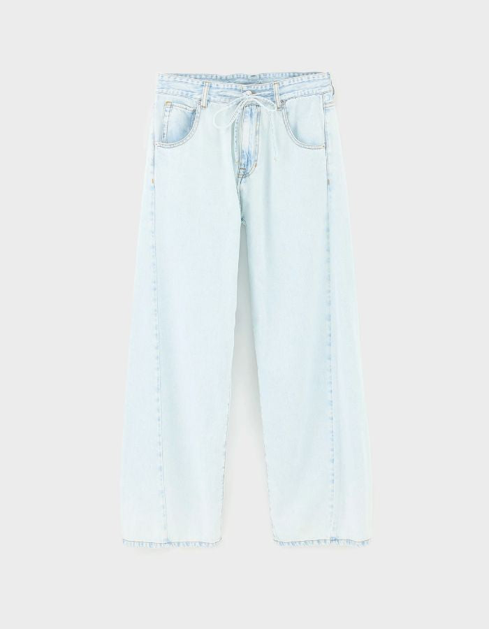 Jean Pearcy n65 Ice Bleach, coupe ample "baggy" en denim de coton léger, taille basse ajustable.
