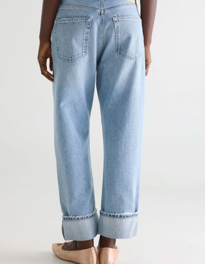 Jean denim N.46 bleu clair délavé Bellerose, coupe large, taille mi-haute, ourlets retroussés.