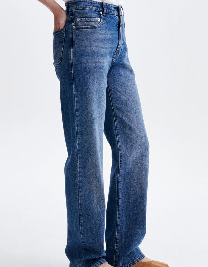 Jean taille haute Ryder coloris France Vanessa Bruno porté de trois quarts