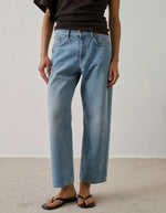 Jean Harrison Bleu Clair Soeur en denim de coton biologique recyclé, coupe droite, poches et braguette boutonnée.