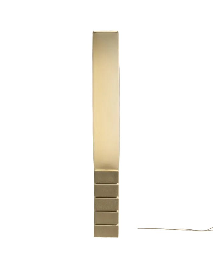 Lampadaire totem Tower par Maison Sarah Lavoine. Pied élancé en céramique émaillée écru et abat-jour cylindrique en coton assorti. Design sculptural contemporain fabriqué au Portugal, hauteur 129,5 cm.