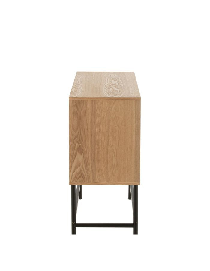 Côté du Meuble bas bois naturel et métal noir avec portes en cannage. Meuble de rangement design, pratique et moderne pour salon ou entrée.