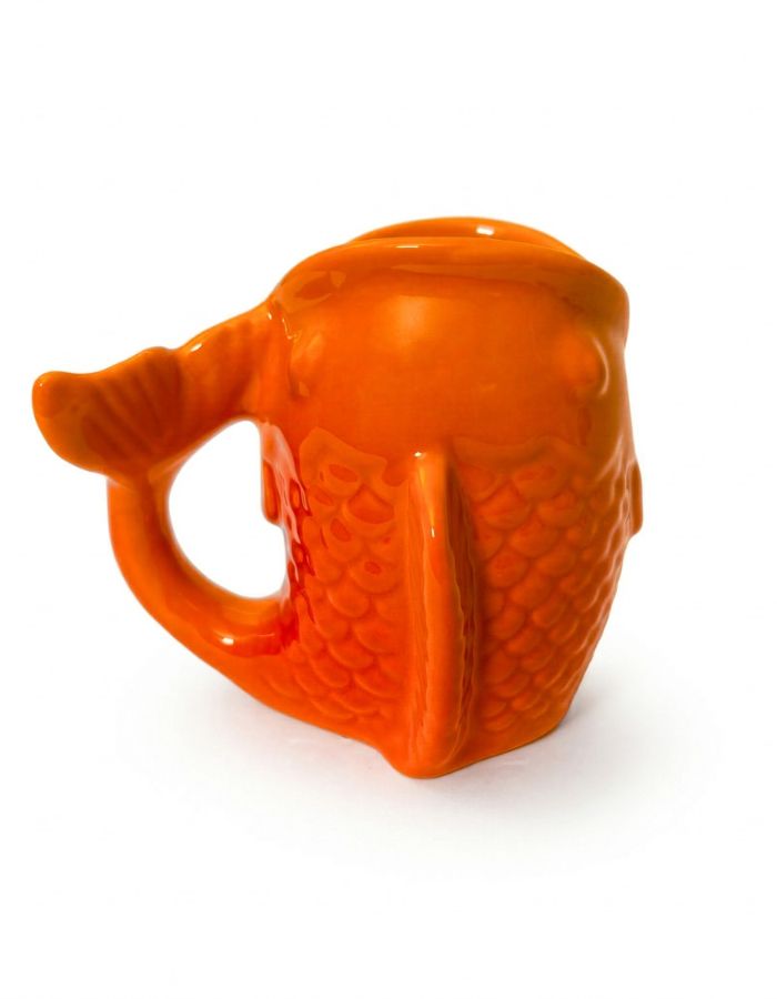 Côté du Mug en céramique orange brillant sculpté en relief en forme de poisson avec anse ergonomique