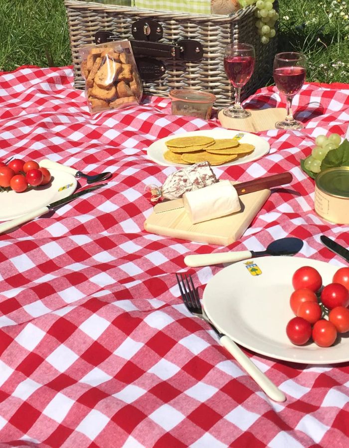 trinity-nappe-pique-nique-carreaux-rouges-les-jardins-de-la-comtesse-4