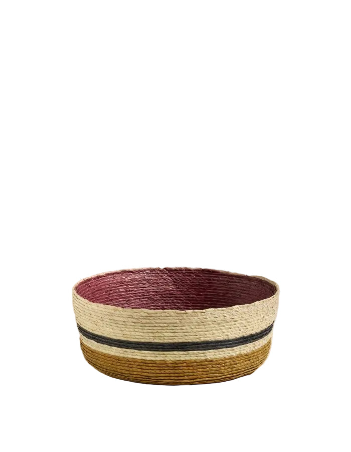 Grand panier rond Globe par Maison Sarah Lavoine. Tressage artisanal en fibres de palmier avec rayures horizontales Ocre et Carmin, fabriqué au Mexique, dimensions H9 x Ø25 cm