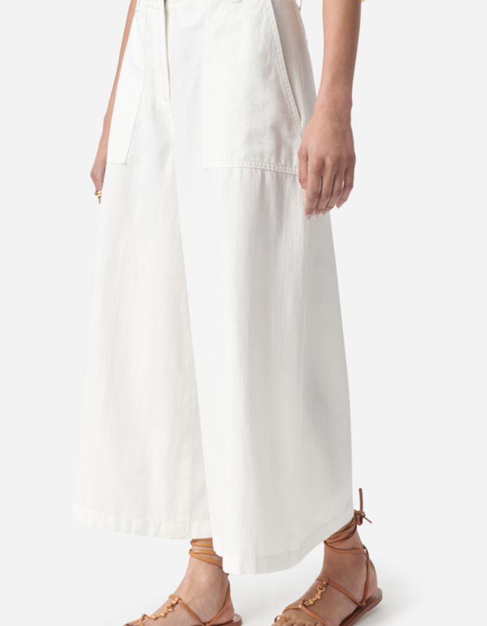 Pantalon large Griffon blanc Vanessa Bruno en coton et lin, coupe 7/8, poches plaquées.