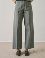 Pantalon Harry vert d'eau en toile de coton, coupe droite évasée avec plis marqués et poches plaquées.