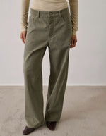 Pantalon Hunter Kaki Soeur oversize en canvas de coton biologique, coupe ample et jambes longues.