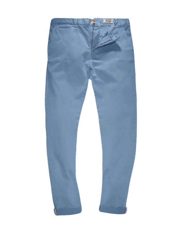Pantalon chino Marseille Quiet Hero Seven bleu clair, coupe fuselée, poches italiennes, galon tricolore.
