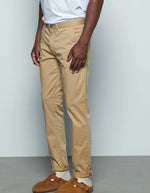 Pantalon chino Marseille Woodash Hero Seven beige, coupe fuselée, poches italiennes, galon tricolore.
