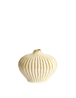 trinity-petit-vase-decoratif-strie-beige-ceramique-beige-1