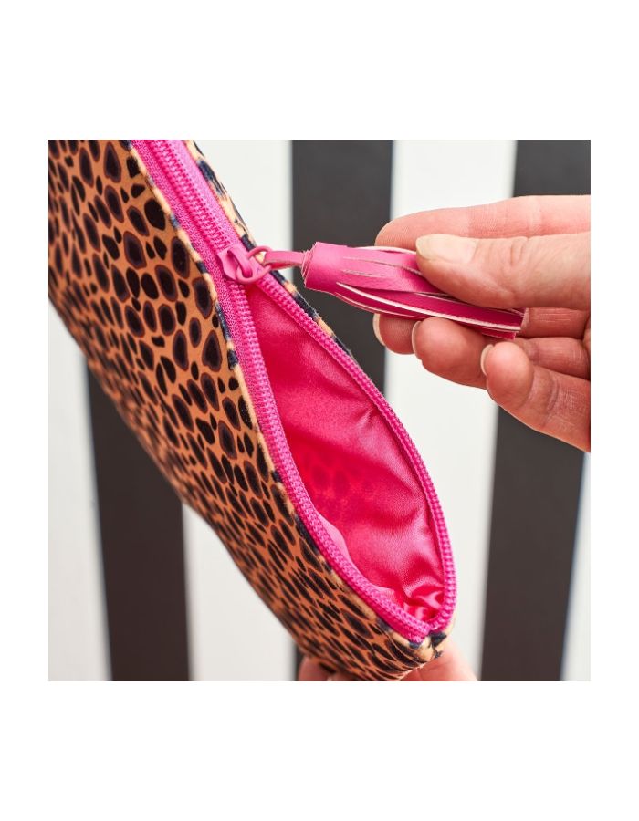 trinity-pochette-leopard-velours-rose-werner-3