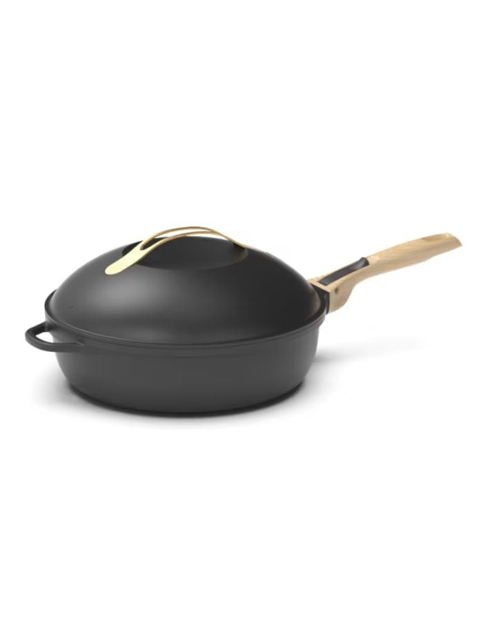 Poêle Cookut La Fabuleuse 28cm noire avec couvercle et poignée en bois clair.