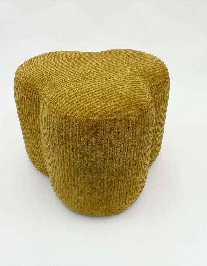 trinity-pouf-trefle-velours-moutarde-bazar-de-luxe-2