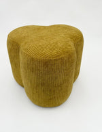 trinity-pouf-trefle-velours-moutarde-bazar-de-luxe-2