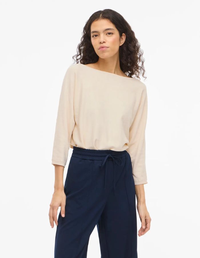Pull beige col bateau Malu Vila à manches 3/4, coupe ample et épaules tombantes.