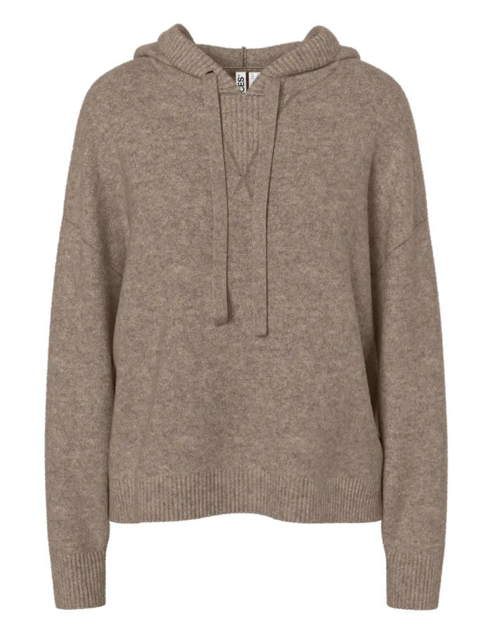 Pull à capuche ajusté pour femme en maille douce couleur taupe avec cordons de serrage et manches longues, modèle Malou de la marque PIECES
