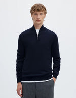 Vue de face du Pull pour homme à col montant demi-zip en laine mérinos bleu marine, modèle Tray LS Knit Reg Merino Half Zip couleur Navy Blazer de la marque SELECTED HOMME.