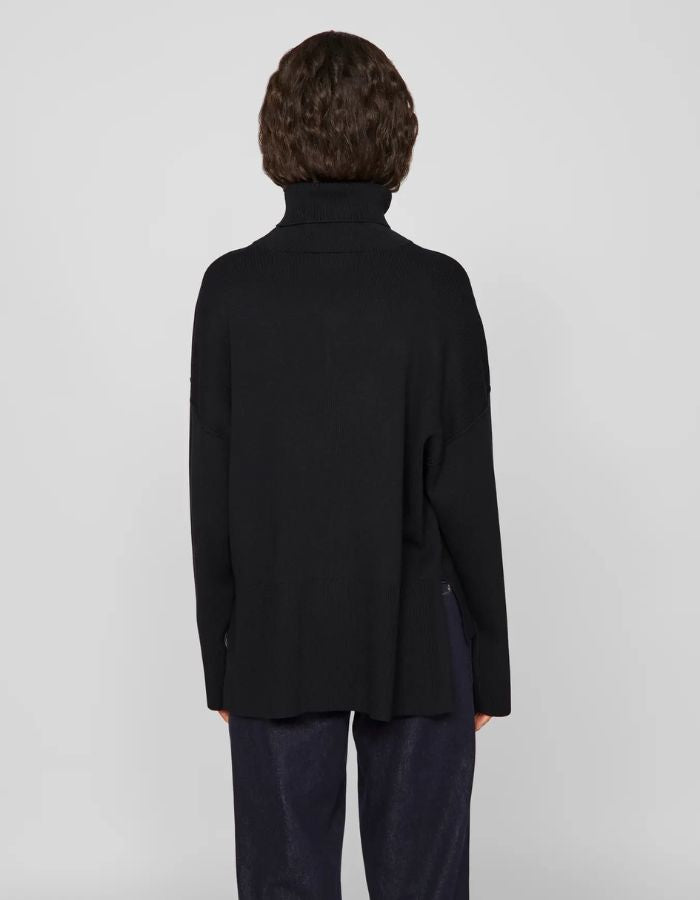 trinity-pull-col-roule-noir-ostria-vila-3