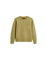 Pull col rond pour femme en laine et alpaga vert sauge poudré, modèle Envie de la marque SOEUR. Présente une coupe droite, des manches longues à emmanchures marteau avec coutures retournées et des finitions en bord-côte.