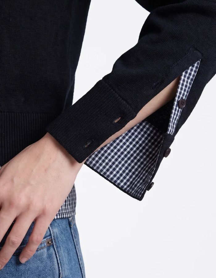 Manche du Pull ajusté col rond en maille douce bleu marine avec détail de fente aux poignets et manches longues