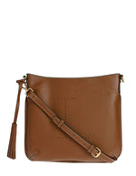 Sac besace pour femme en cuir grainé camel brandy avec logo L micro-perforé, pompon assorti et bandoulière réglable, modèle Celia L de la marque Loxwood