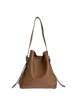 Sac épaule Naya Brandy Loxwood en cuir grainé marron avec anse ajustable et pompon.
