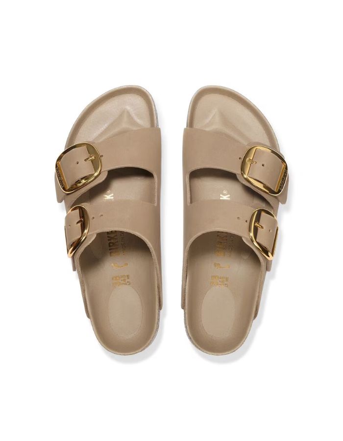 Sandales Arizona Big Buckle Birkenstock en cuir huilé Tabacco Brown avec grandes boucles dorées.