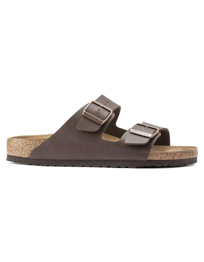 Profil des Sandales anatomiques à deux brides marron foncé pour homme et femme, tige en Birko-Flor avec boucles réglables et semelle en liège, modèle Arizona Narrow Dark Brown de Birkenstock.