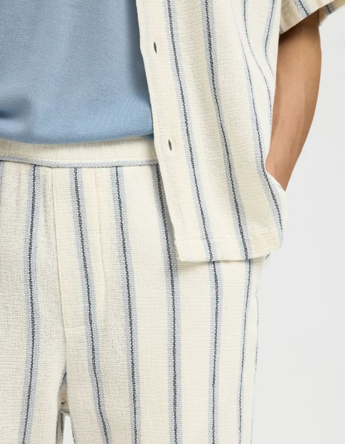 trinity-short-beige-cal-rayures-bleu-ciel-selected-5