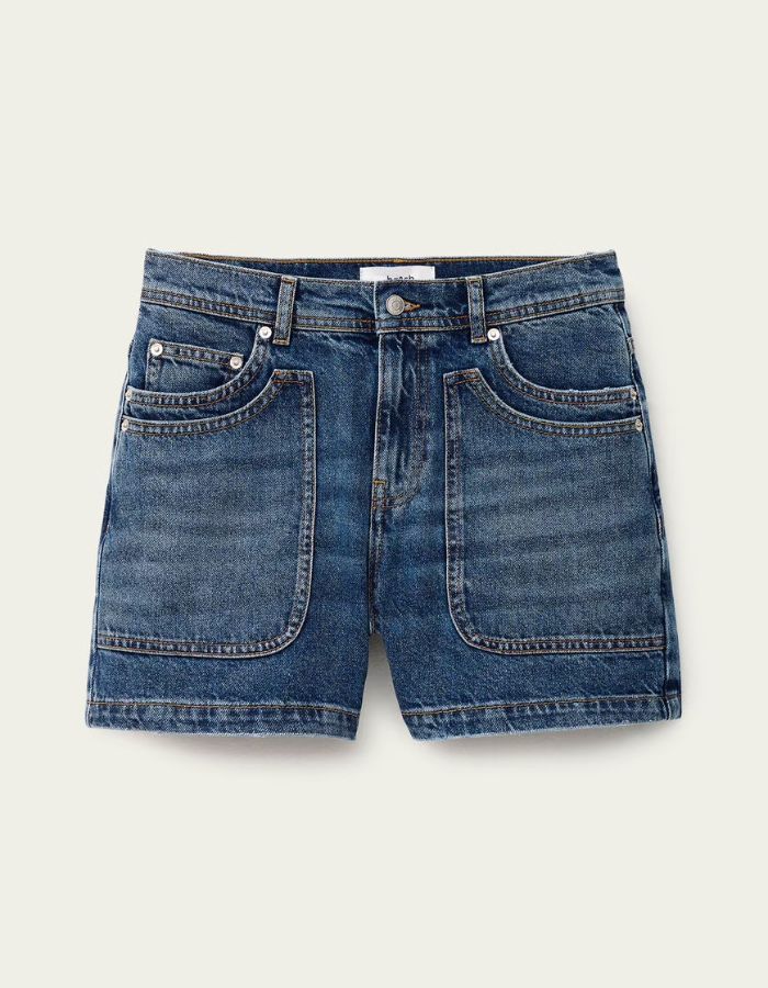Short Zevy Bluejeans ba&sh en coton biologique, coupe droite, doubles poches avant et grandes poches plaquées.