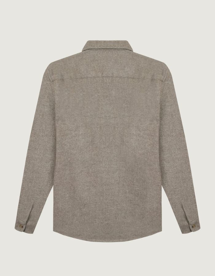 Dos de la Surchemise ample en flanelle de laine mélangée gris ciment pour homme, modèle Monge de la marque Maison Labiche. Présente une coupe droite large avec col chemise, fermeture boutonnée et deux poches plaquées sur la poitrine.