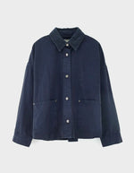 Surchemise navy relaxed avec col en velours côtelé, fermeture à boutons-pression et poches plaquées.