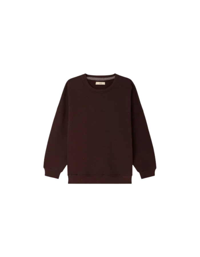 Sweatshirt oversize pour femme en molleton marron chocolat avec col rond boutonné et jacron cuir au dos, modèle Sweat Chebbi couleur Ganache de la marque Sessùn.